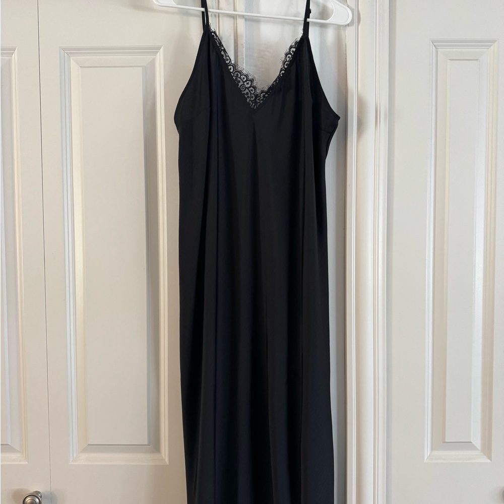 a new day Black Lace-Detail Chemise